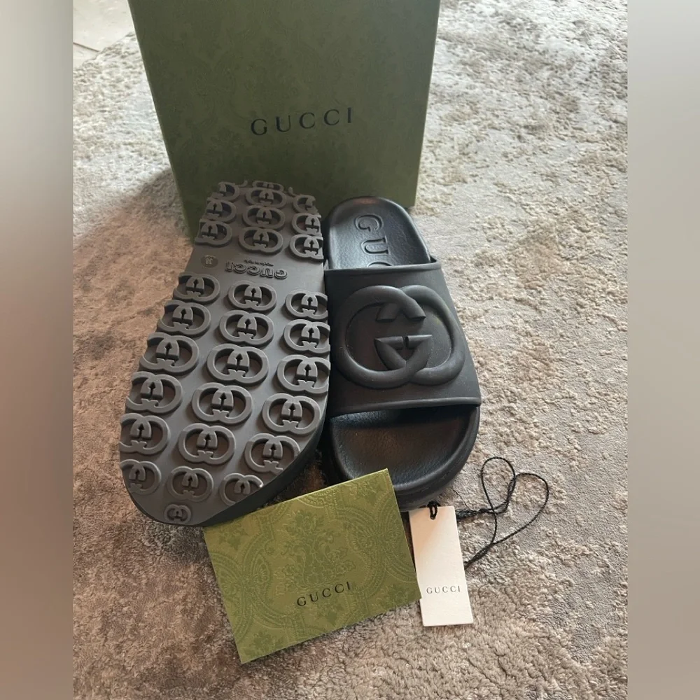 NWT Gucci Interlocking Platform Rubber slides, completely unisex. Size 38/8 - Picture 2 of 8